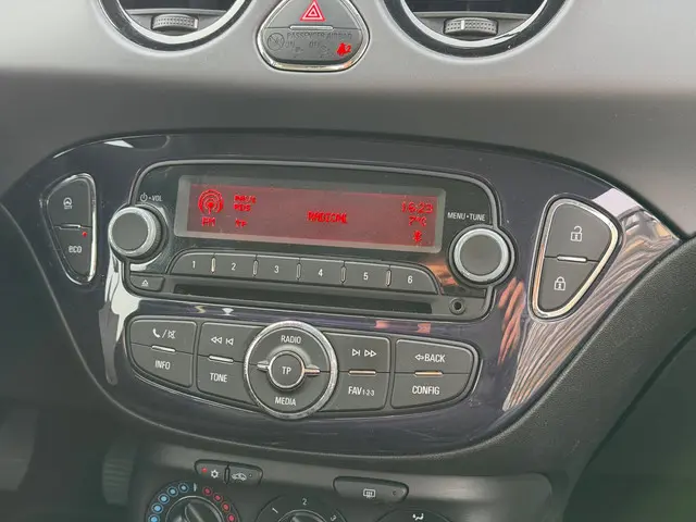 Opel ADAM 1.2 Airco boekjes 2013 Benzine 12