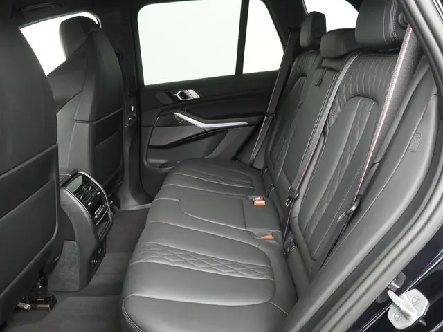 BMW X5 xDrive50e Launch Edition 2023 Hybride Benzine 12