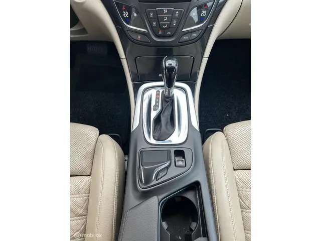 Opel Insignia Sports Tourer 1.6 T Cosmo 2014 Benzine 16