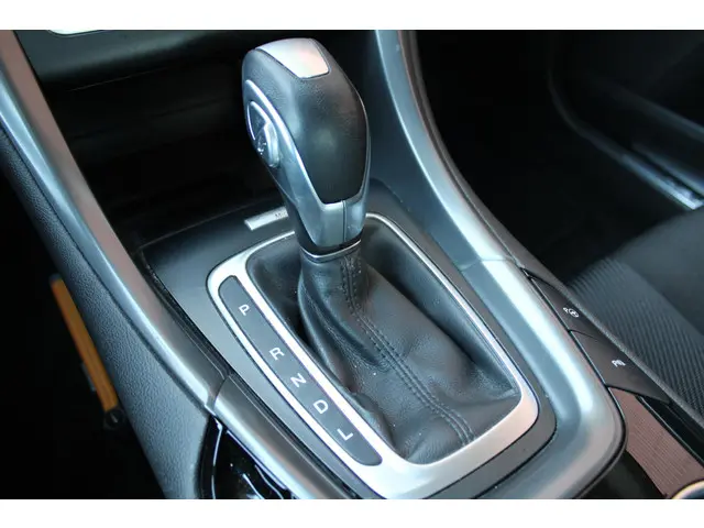 Ford Mondeo 2.0 IVCT HEV Titanium 2016 Hybride Benzine 24