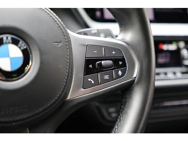 BMW 1 Serie 116i High Executive 2022 Benzine 25