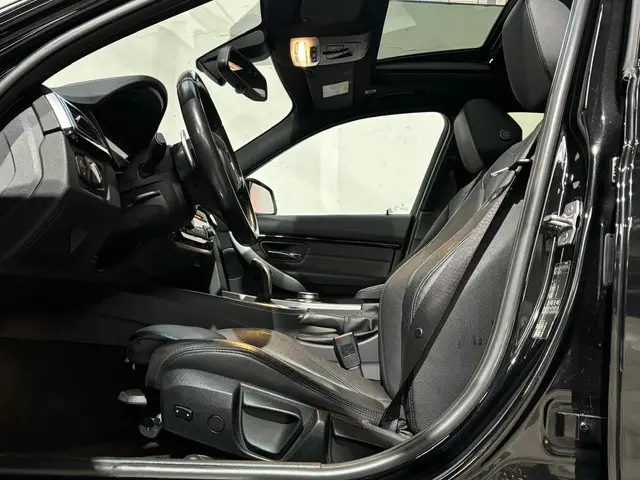 BMW 3 Serie Touring 320i M Sport Edition 2019 Benzine 15