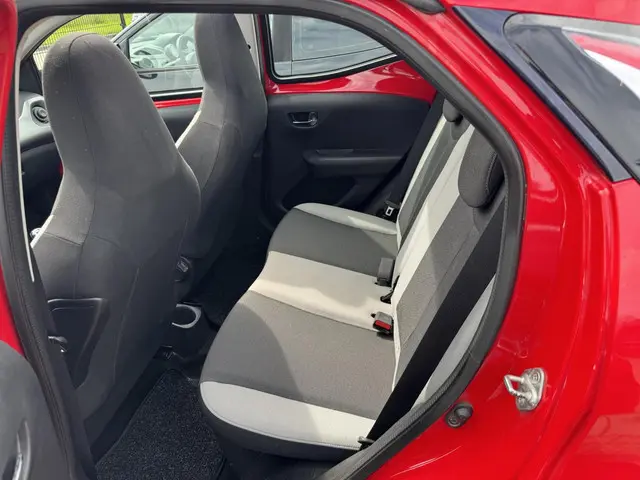 Toyota Aygo 1.0 VVT-i X Air Edition ( Cabrio ) 2016 Benzine 11