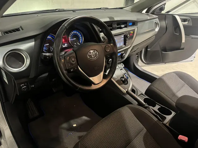Toyota Auris 1.8 Hybrid Dynamic 2013 Hybride Benzine 6