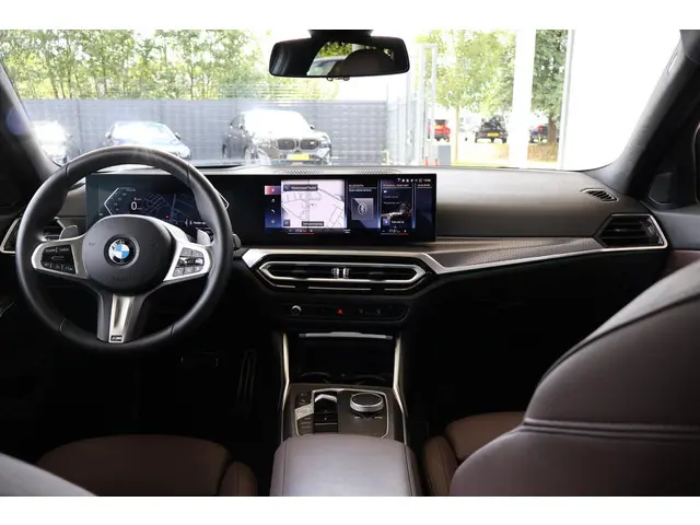 BMW 3 Serie Touring 318i 2024 Benzine 10