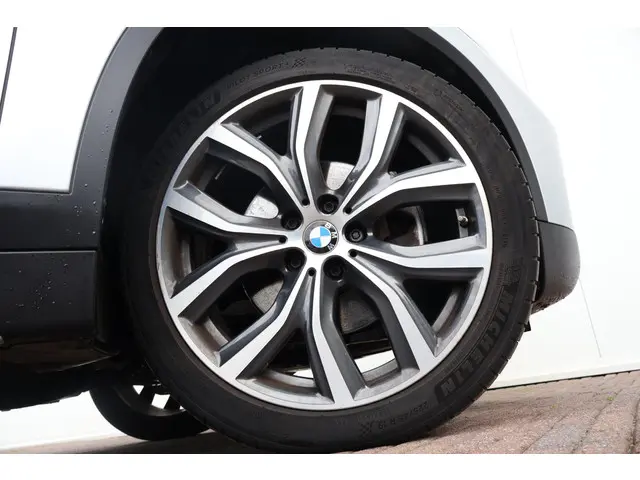 BMW X1 sDrive18i Executive Edition 2020 Benzine 50