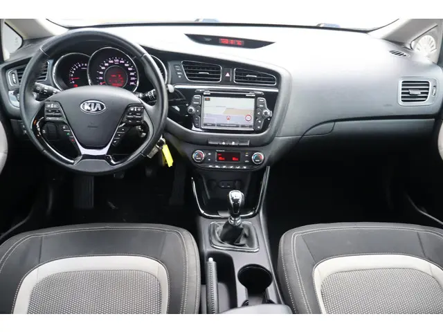 Kia cee'd 1.6 GDI Business Pack 2013 Benzine 2