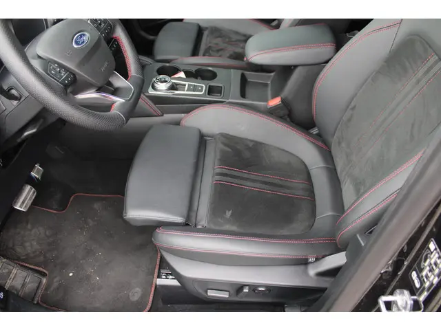 Ford Kuga 2.5 PHEV ST-Line X 2025 Hybride Benzine 12