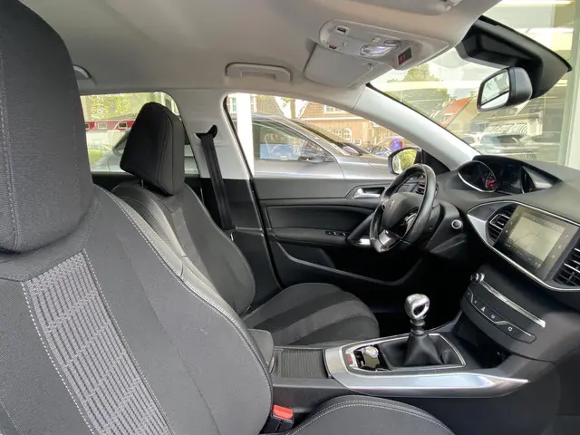 Peugeot 308 1.2T 130pk Tech Edition 2018 Benzine 10