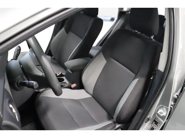 Toyota Auris 1.3 Now 2016 Benzine 9