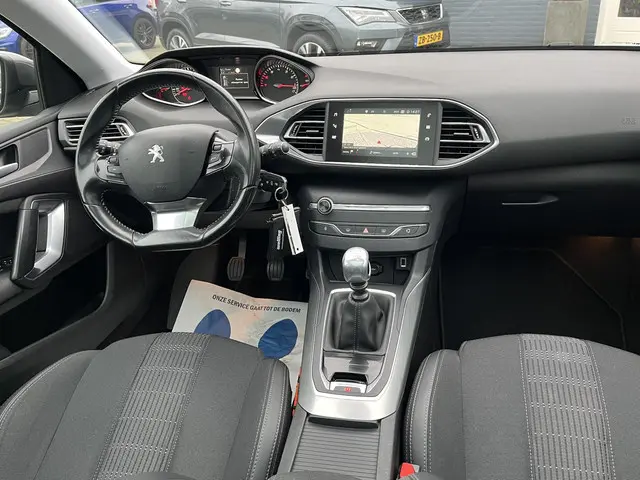 Peugeot 308 1.2 PureTech Allure 2019 Benzine 15