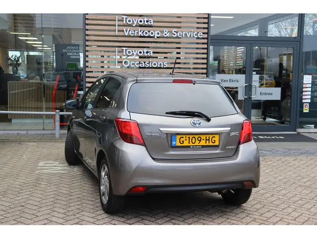 Toyota Yaris 1.5 Hybrid Trend 2017 Hybride Benzine 6