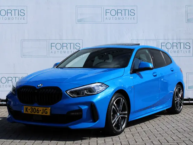 BMW 1 Serie 118i Executive Edition 2021 Benzine
