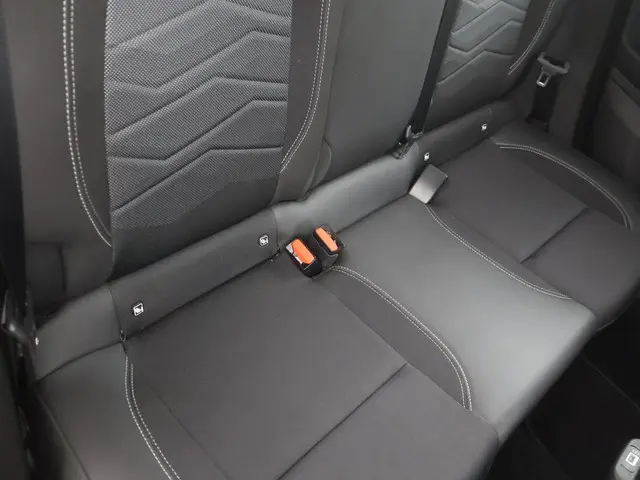 Jeep Avenger 1.2 Altitude 2024 Benzine 39