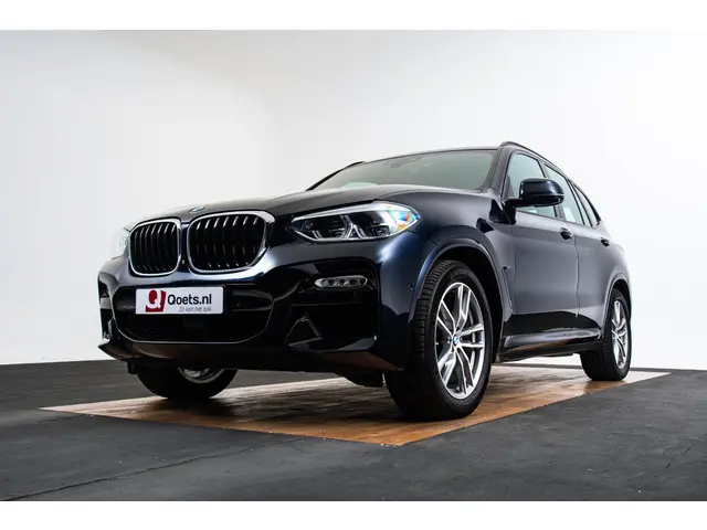 BMW X3 xDrive20i High Executive 2018 Benzine 7