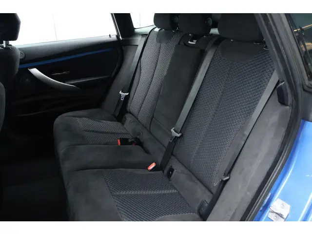 BMW 3 Serie Gran Turismo 320i Executive 2015 Benzine 14