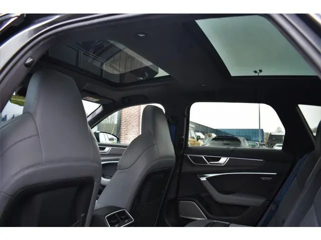 Audi RS6 Avant 4.0 TFSI quattro 2022 Benzine 74