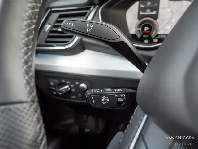 Audi Q5 55 TFSI e S-Line 2022 Hybride Benzine 26