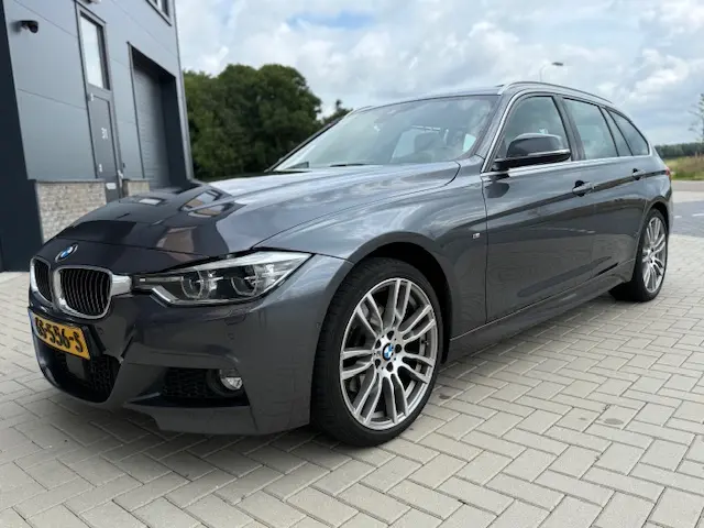 BMW 3 Serie Touring 330i xDrive M Sport 2015 Benzine 30