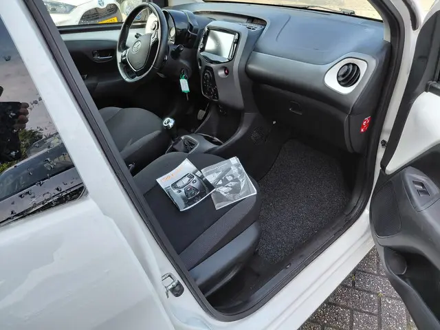 Toyota Aygo 1.0 VVT-i x-play 2021 Benzine 5