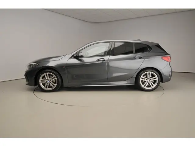 BMW 1 Serie 5-deurs 118i 2021 Benzine 2
