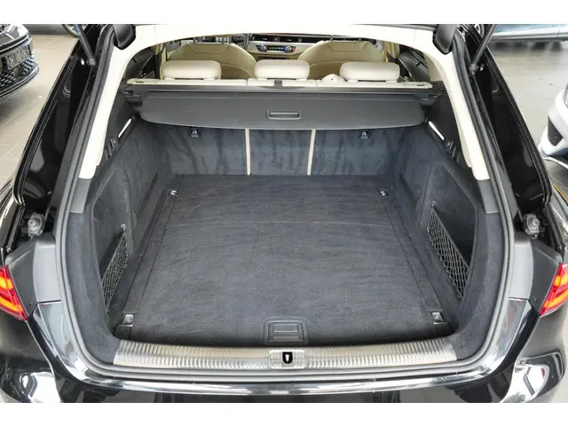 Audi A4 Avant 40 TFSI S line 2019 Benzine 32