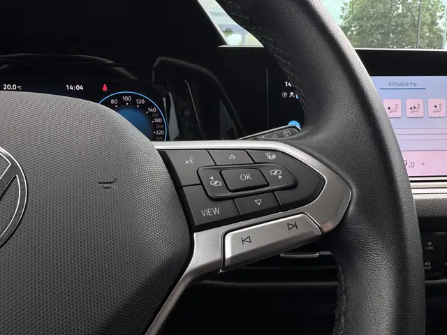 Volkswagen Golf 1.0 eTSI Life 2024 Benzine 21