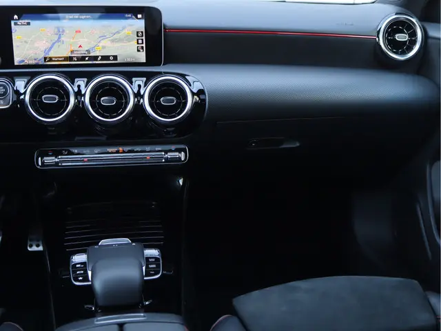 Mercedes-Benz A-Klasse 200 AMG-line 2019 Benzine 21