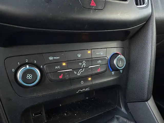 Ford Focus Wagon 1.0 Trend Edition 2015 Benzine 9