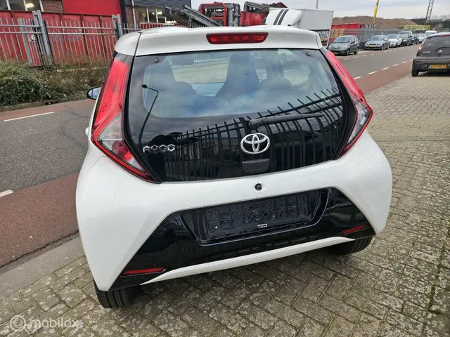 Toyota Aygo 1.0 VVT-i x-play camera 2019 Benzine 4