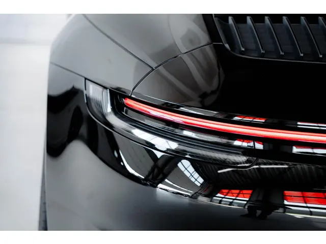 Porsche 911 Carrera Cabriolet 2020 Benzine 11
