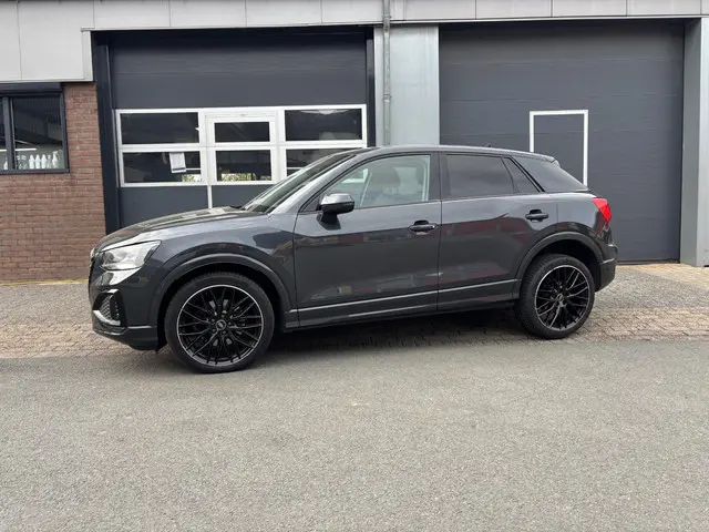 Audi Q2 35 TFSI Edition one 2022 Benzine 6