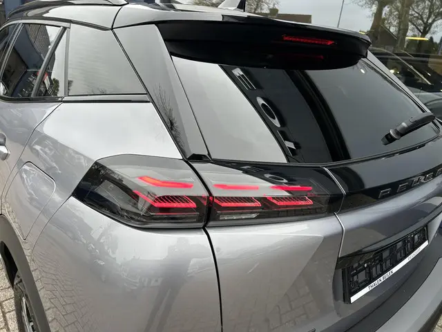Peugeot 2008 1.2 Turbo 130 PK GT 2024 Benzine 39