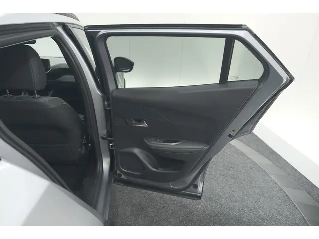 Peugeot e-2008 EV Allure Pack 50 kWh 2022 Elektrisch 63