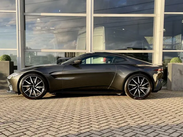 Aston Martin V8 Vantage 4.0 2021 Benzine 2