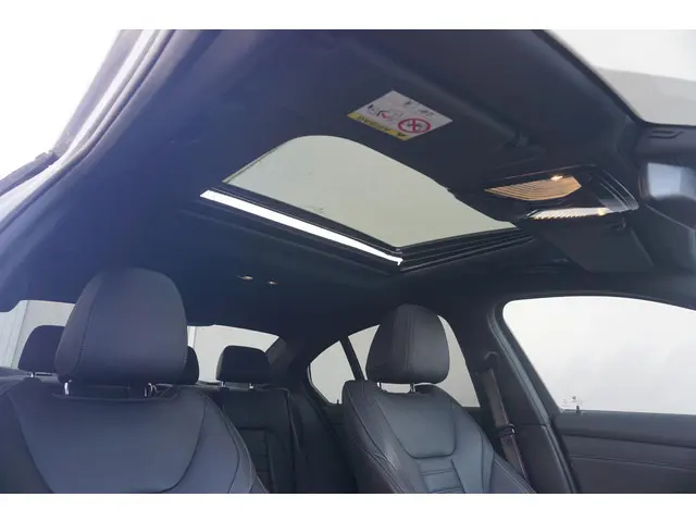 BMW 3 Serie Sedan 320e 2023 Hybride Benzine 23