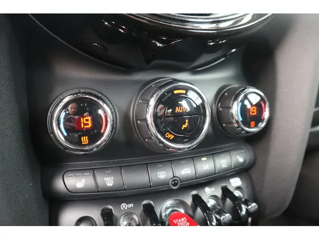 MINI 5-Deurs Cooper 2021 Benzine 12