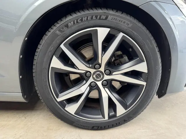 Volvo V60 2.0 T4 R-Design CAMERA LEDER LED 2020 Benzine 17