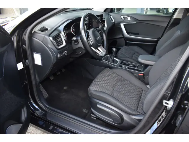 Kia Ceed 1.0 T-GDi DynamicLine X-Tra 2022 Benzine 4