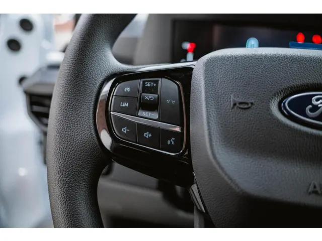 Ford Transit Custom 2.0 TDCI 136PK L2H1 Trend 2024 Diesel 12