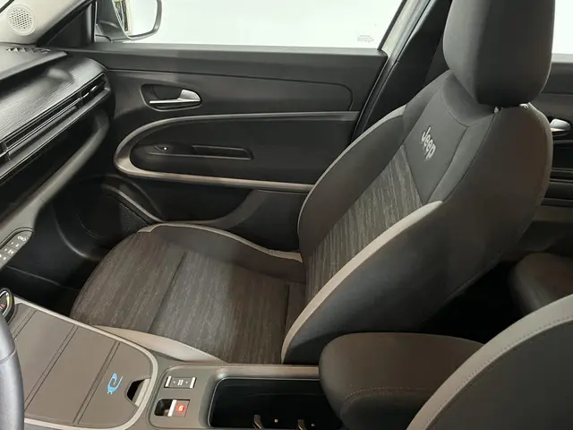 Jeep Avenger Longitude 54 kWh 2024 Elektrisch 27