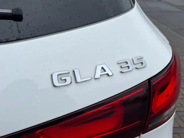 Mercedes-Benz GLA AMG 35 4MATIC 2021 Benzine 11