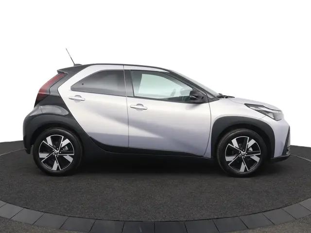 Toyota Aygo X Hybrid 115 pulse 2026 Hybride Benzine 13