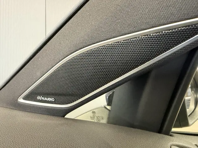 Volkswagen Golf 2.0 TSI 4Motion R 2019 Benzine 18