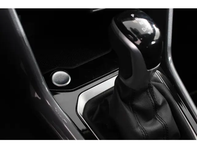 Volkswagen T-Roc 1.5 TSI 150pk DSG Style 2023 Benzine 18