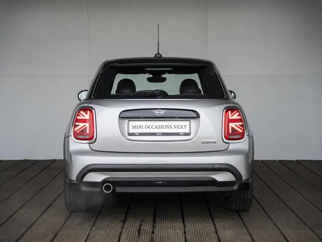 MINI 5-Deurs Cooper Aut. 2023 Benzine 4