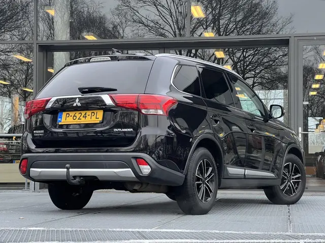 Mitsubishi Outlander 2