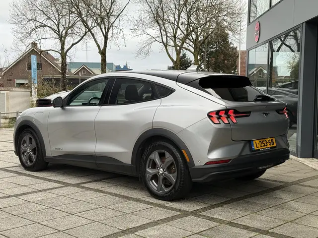 Ford Mustang Mach-E Aut. 75 kWh 2021 Elektrisch 4