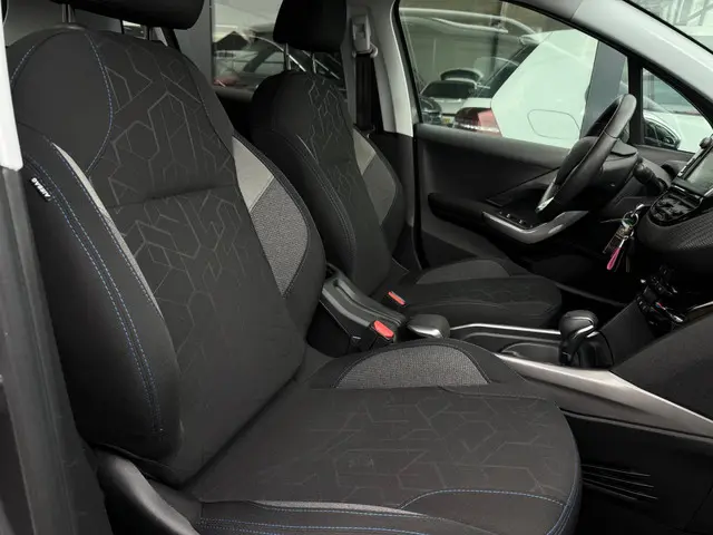Peugeot 2008 1.2 PureTech Blue Lease Allure 2019 Benzine 18