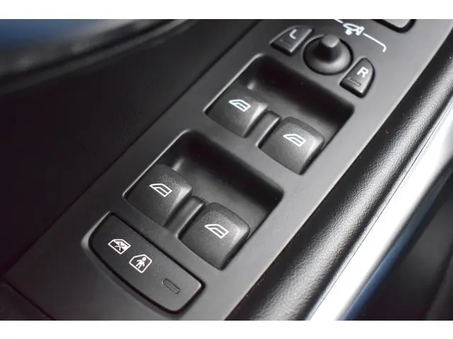 Volvo V40 2.5 T5 255pk Automaat R-Design 2013 Benzine 37